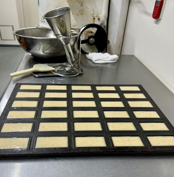 毎日焼きたて　表面カリっと中はふわっと